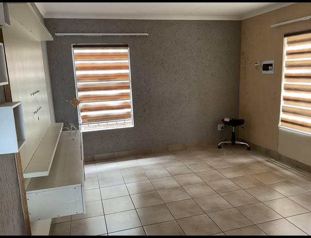 3 BEDROOM FREESTANDING FOR SALE IN KOSMOSDAL